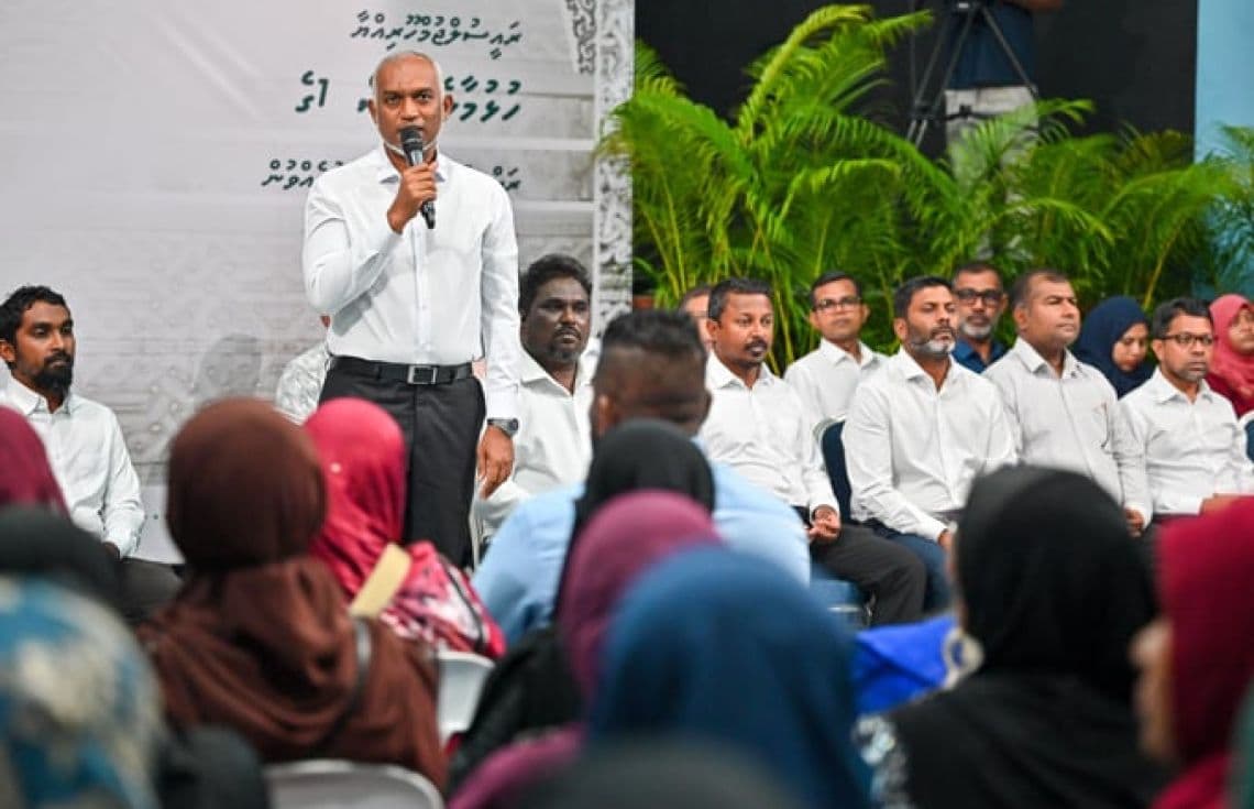 ރައީސް ޑރ މުހައްމަދު މުއިއްޒު ހުޅުމާލެ' ފޭސް 2 ގެ ރައްޔިތުންނާއެކު ބޭއްވި ބައްދަލުވުމެއްގައި.