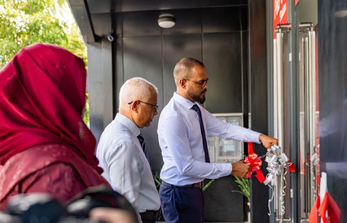 ކުޅުދުއްފުށި ސިޓީގައި ޕިކްޕޯސްޓް ހުޅުވަނީ. / ފޮޓޯ: ޕޯސްޓް އޮފީސް