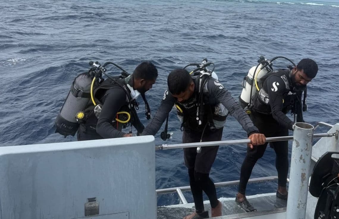 އެމްއެންޑީއެފްގެ ޑައިވަރުން ގެއްލުނު މީހުން ހޯދުމުގެ އޮޕަރޭޝަނުގައި. / ފޮޓޯ: އެމްއެންޑީއެފް