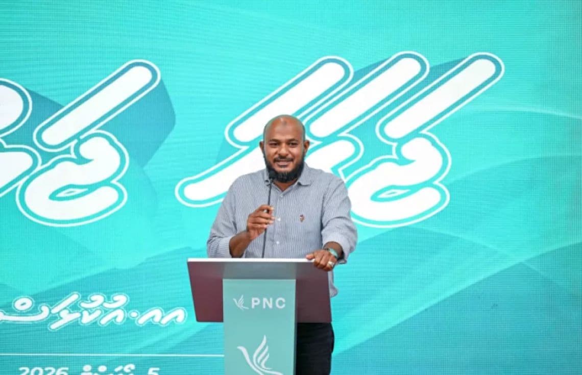 އުކުޅަސް ގައި ބޭއްވި ޖަލްސާގައި ބާރަށު ދާއިރާގެ މެންބަރު އިބްރާހީމް ޝުޖާއު ވާހަކަފުޅު ދައްކަވަނީ.