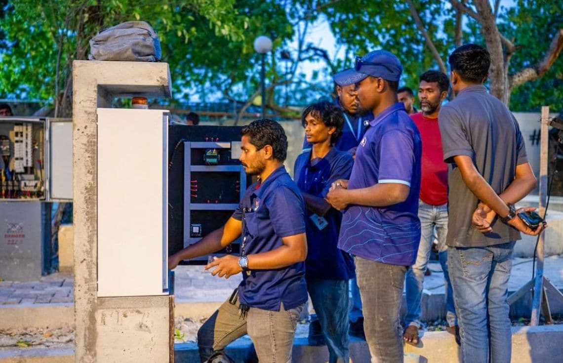 ޕަމްޕް ސްޓޭޝަންގެ ގާއިމްކުރުމުގެ މަސައްކަތުގައި އެމްޓީސީސީގެ އިންޖިއަނަރުން. / ފޮޓޯ: އެމްޓީސީސީ