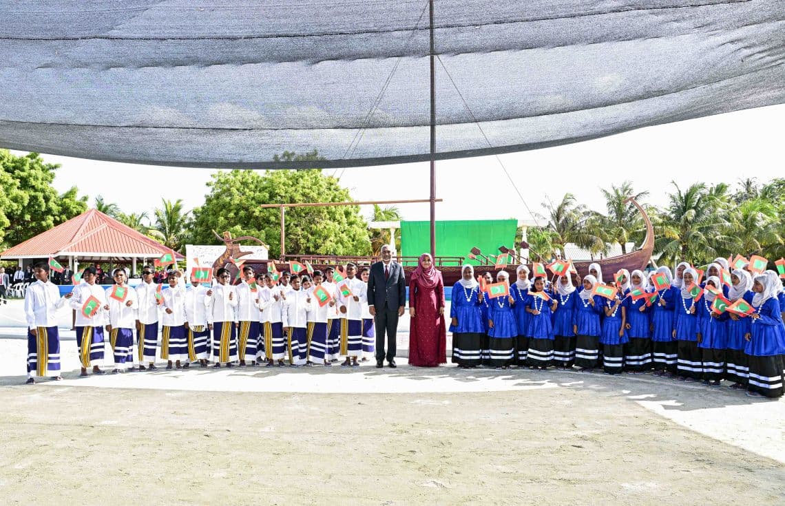 ރައީސުލްޖުމްހޫރިއްޔާގެ ދެކަނބަލުންނަށް އުތީމުން ވަރަށް ހޫނު މަރުޙަބާއެއް ވަނީ ކިޔާފަ.