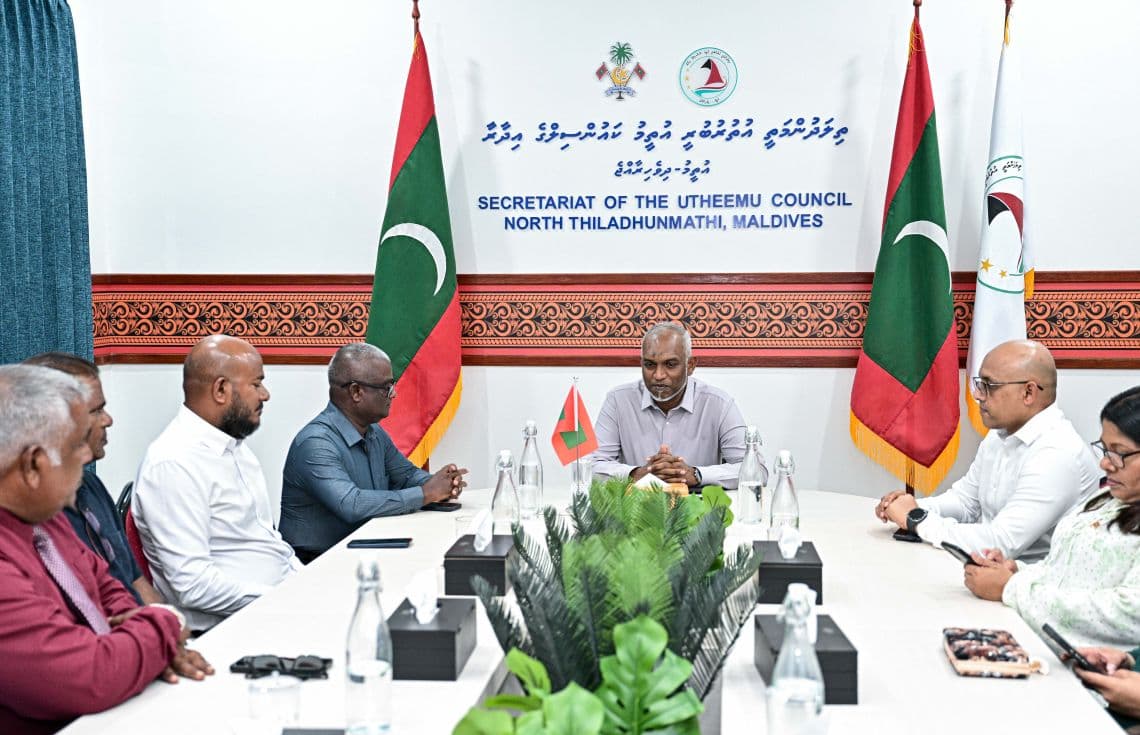 އުތީމު ކައުންސިލާއި އަންހެނުންގެ ތަރައްޤީއަށް މަސައްކަތްކުރާ (އތމ) ކޮމިޓީގެ އިތުރުން ރަށުގެ މުއައްސަސާތަކުގެ އިސްވެރިންނާއި ރައީސް ބައްދަލު ކުރެއްވުން/ ފޮޓޯ: ރައީސް އޮފީސް