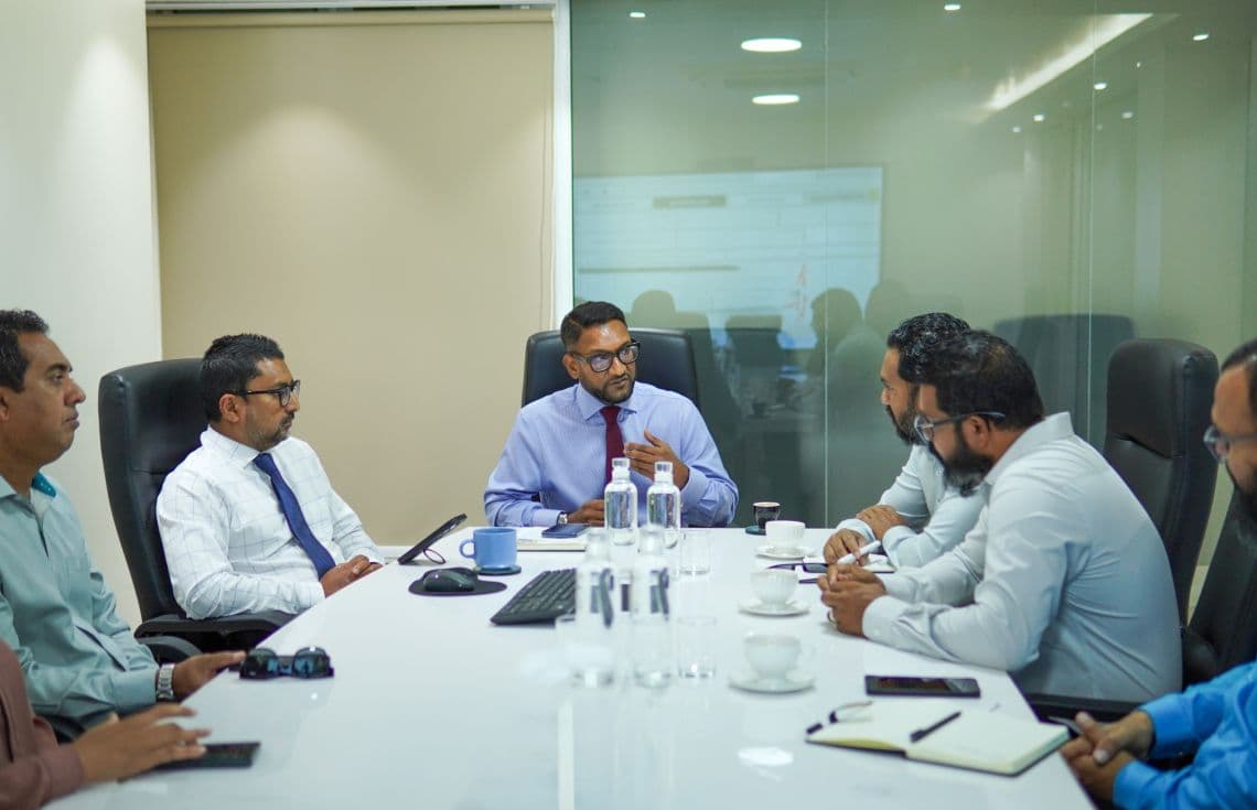ދިއްގަރުގައި ބޭއްވި ބައްދަލުވުން / ފޮޓޯ: ސްޓޭޓް ފާމާ