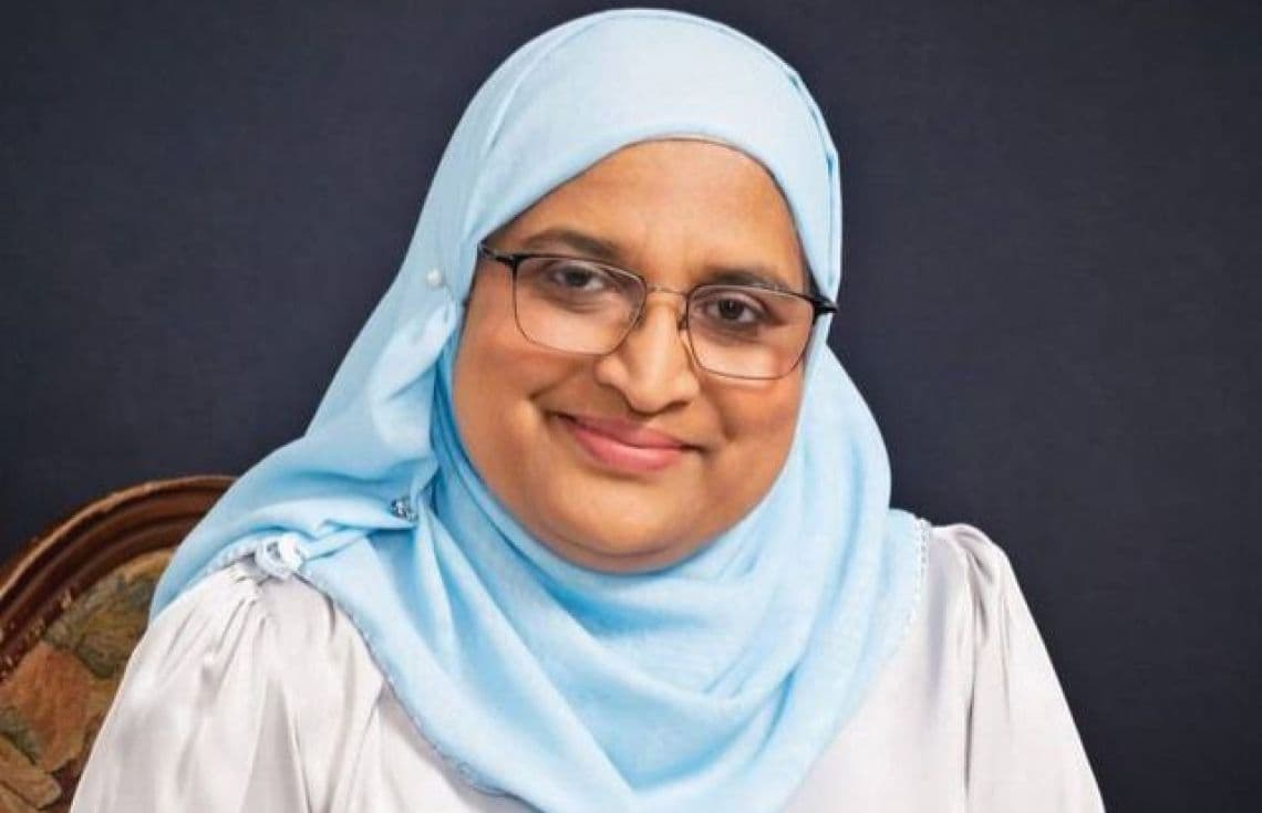 އަލްއުސްތާޒާ އާޒިމާ ޝަކޫރު---