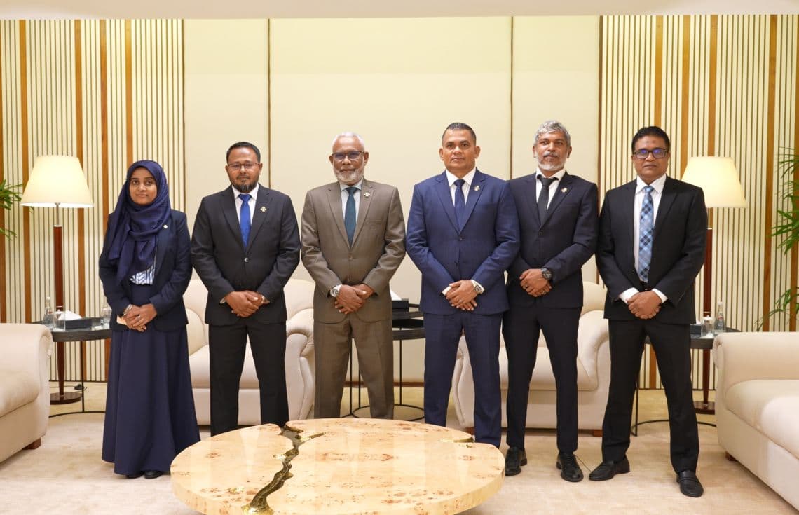 މަޖިލިސް ރައީސް އަބުދުއްރަހީމް ކެމްބޯޑިއާއަށް ވަޑައިގެންނެވުމަށް އެއާޕޯޓަށް ވަޑައިގެން/ ފޮޓޯ: ރައްޔިތުންގެ މަޖިލިސް