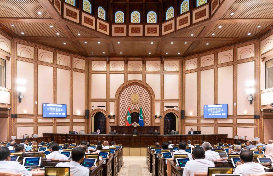 ރައްޔިތުންގެ މަޖިލީހުގެ ޖަލްސާއެއް ކުރިޔަށް ދަނީ---