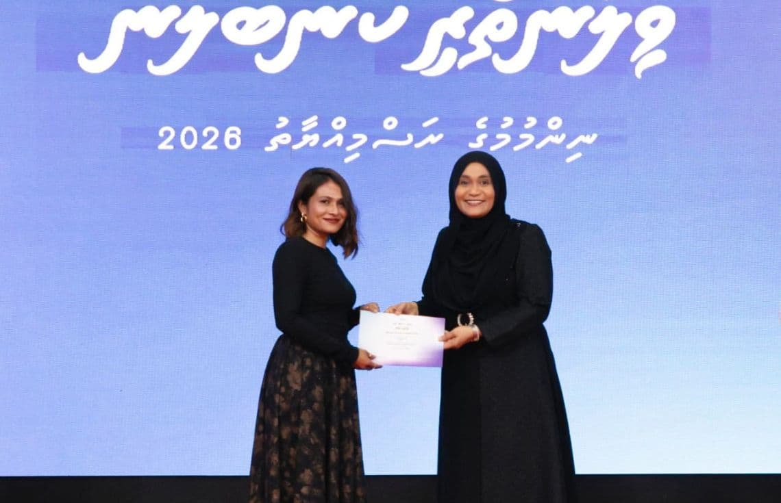 ރައީސުލްޖުމްހޫރިއްޔާގެ އަނބިކަނބަލުން މެޑަމް ސާޖިދާ މުހައްމަދު ސެޓްފިކެޓް ހަވާލުކުރައްވަނީ | ފޮޓޯ: ޚުލާސާ