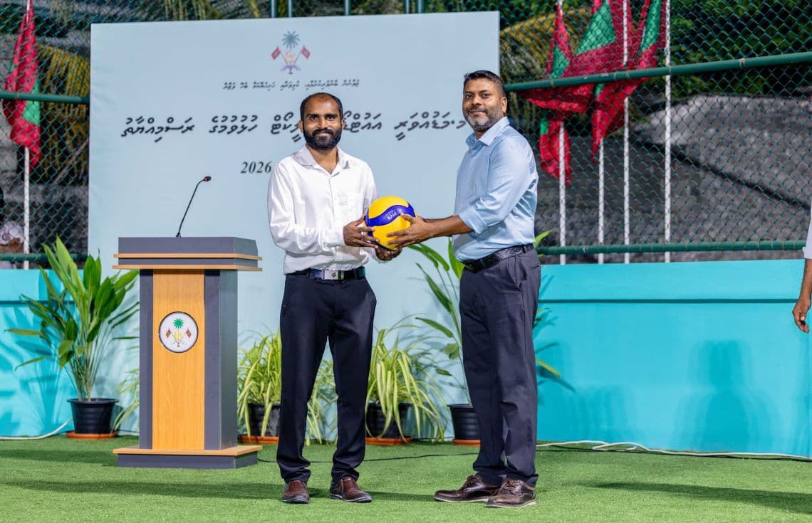 މ. މަޑުއްވަރީ އައުޓްޑޯރ ވޮލީ ކޯޓް، މިނިސްޓަރ ރާފިޢު ހުޅުވައިދެއްވުން | ފޮޓޯ: މިނިސްޓަރީ އޮފް ޔޫތު އެމްޕަވަރމަންޓް، ސްޕޯޓްސް އެންޑް ފިޓްނަސް