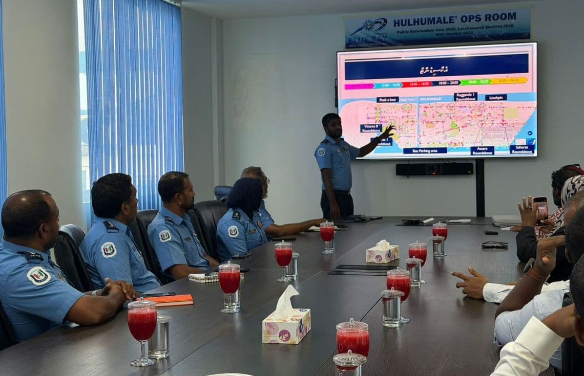 ހުޅުމާލެ ޕޮލިހާއި އެޗްޑީސީގެ އިސްވެރިން މަޝްވަރާ ބައްދަލުވުމުގައި | ފޮޓޯ: މޯލްޑިވްސް ޕޮލިސް ސަރވިސް