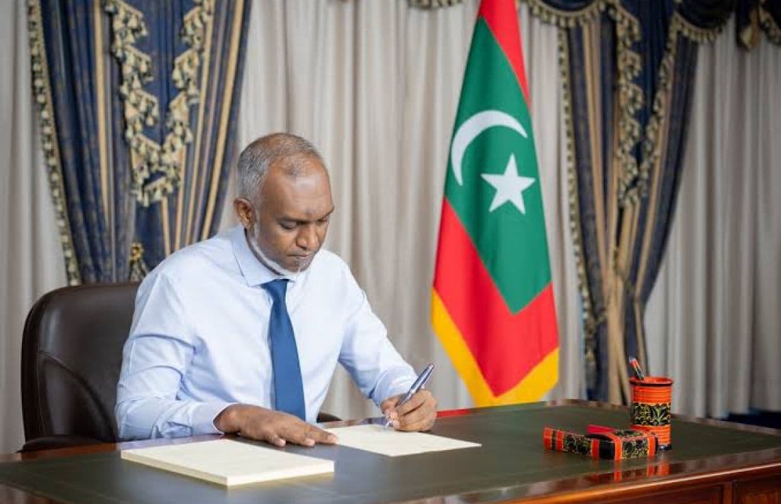 ރައީސުލްޖުމްހޫރިއްޔާ، ފަޅުރަށާއި ފަޅު ކުއްޔަށްދިނުމާބެހޭ ބިލު މިއަދު ތަސްދީޤުކުރައްވައިފި.