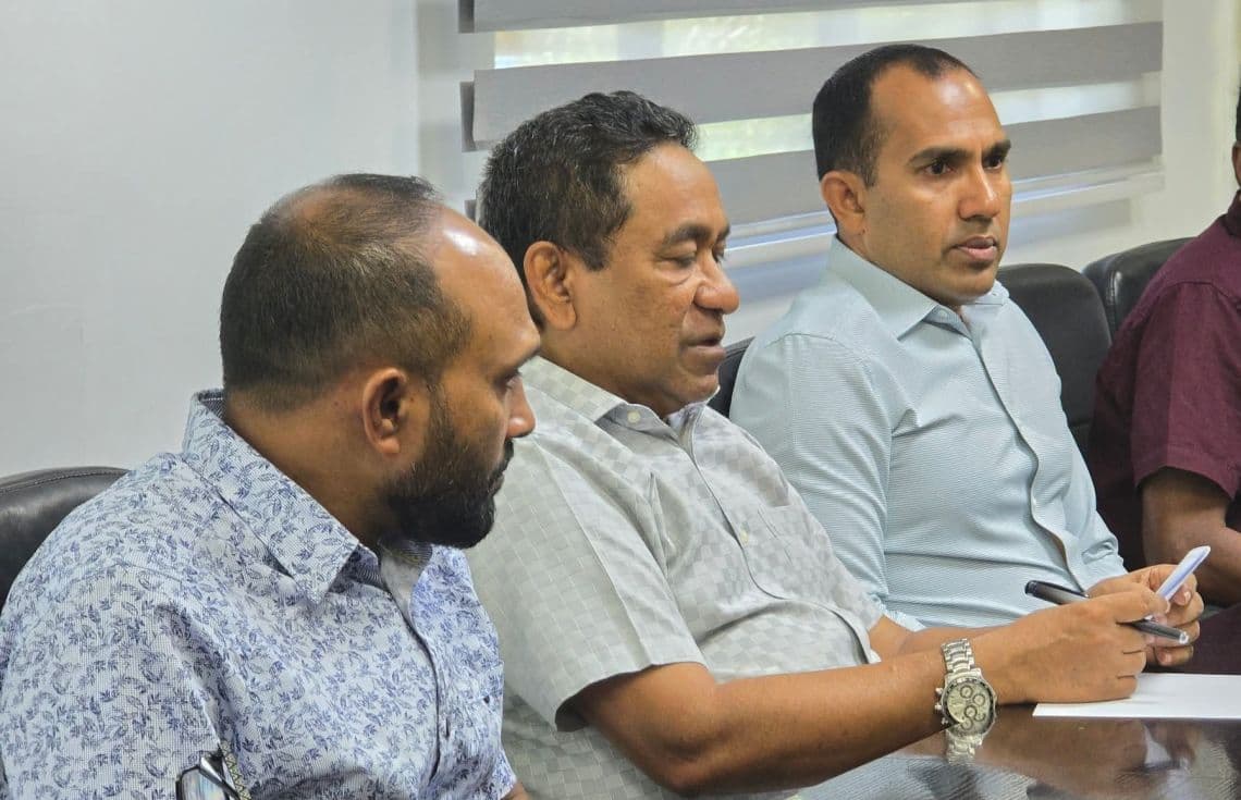 ޔާމީންގެ އަރިހުގައި ޖަމީލް އަދި މަލީހް---
