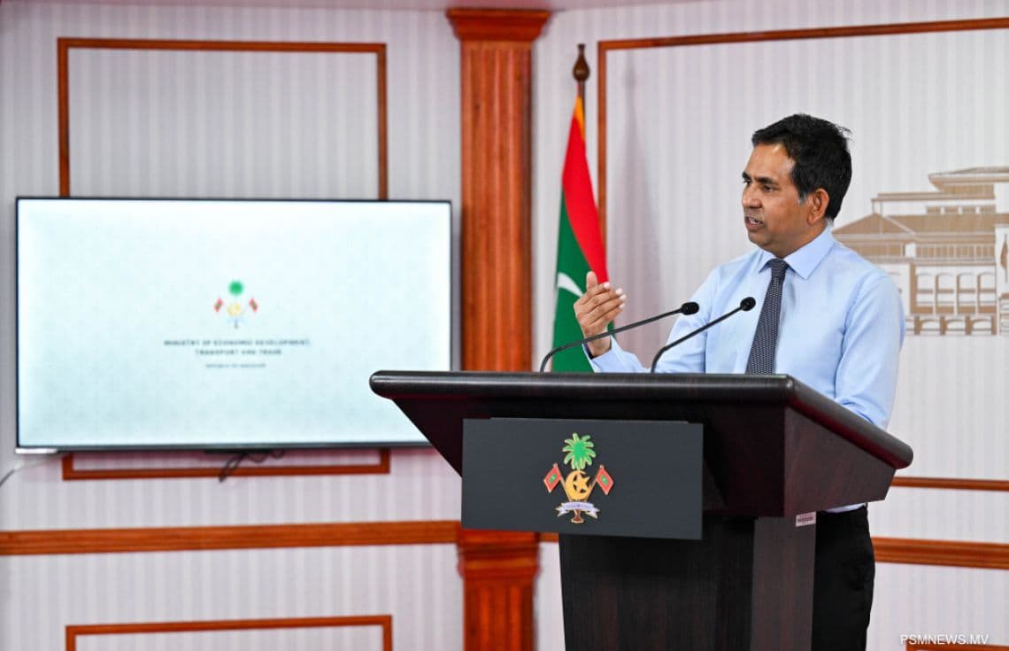 ރައީސް އޮފީހުގައި ބޭއްވި ނޫސްވެރިންގެ ބައްދަލުވުމުގައި އިކޮނޮމިކް ޑިވެލޮޕްމަންޓް، ޓްރާންސްޕޯޓް އެންޑް ޓްރޭޑް މިނިސްޓަރު މުހައްމަދު ސައީދު | ފޮޓޯ: ޕީއެސްއެމް