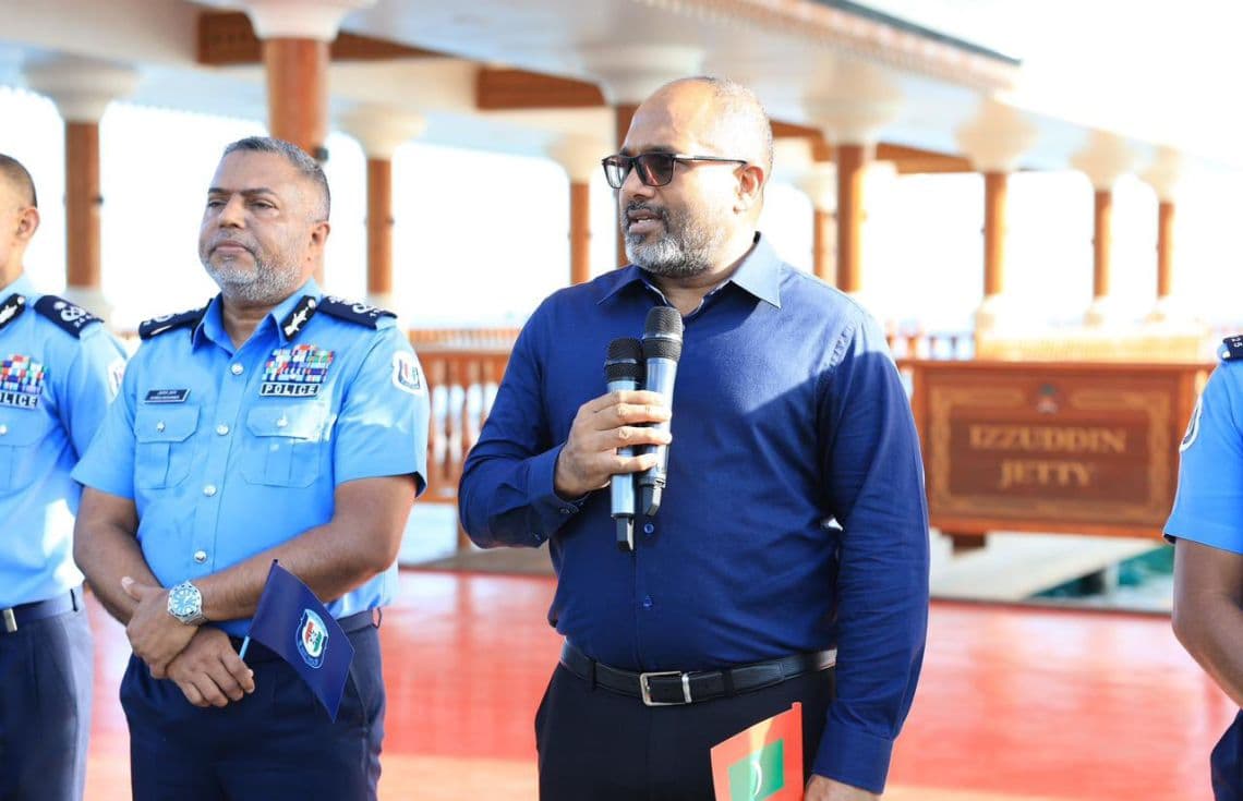 ވަޒީރު އަލީ އިހްސާން----