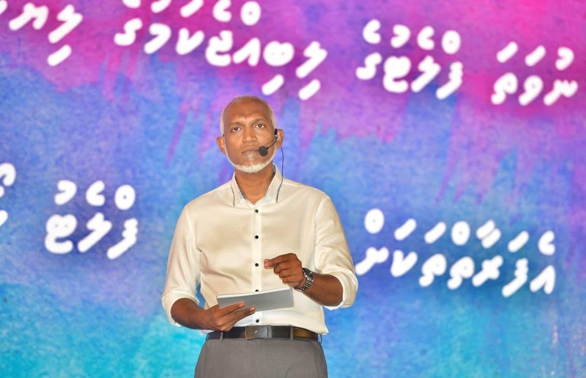 ރައީސުލްޖުމްހޫރިއްޔާ ޑރ.މުޙައްމަދު މުޢިއްޒު މާލޭގެ ރައްޔިތުންނާއެކު ބޭއްވި ބައްދަލުކުރެއްވުމުގެ ތެރެއިން.