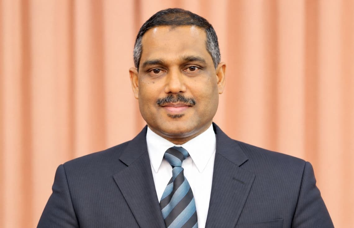 ރައީސުލްޖުމްހޫރިއްޔާގެ އޮފީހުގެ ކުރީގެ ޗީފް އޮފް ސްޓާފް އަދި ކުރީގެ ކޮންޓްރޯލަރ އޮފް އިމިގްރޭޝަން އެންޑް އެމިގްރޭޝަން ޑރ. މުހައްމަދު އަލީ.