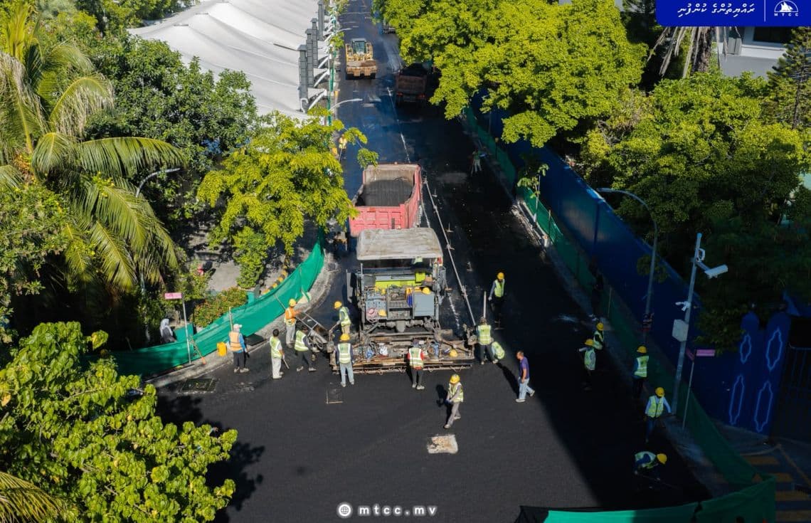 އަމީނީ މަގު ސެގްމެންޓު 1ގަ ތާރު އަޅަނީ / ފޮޓޯ: އެމްޓީސީސީ