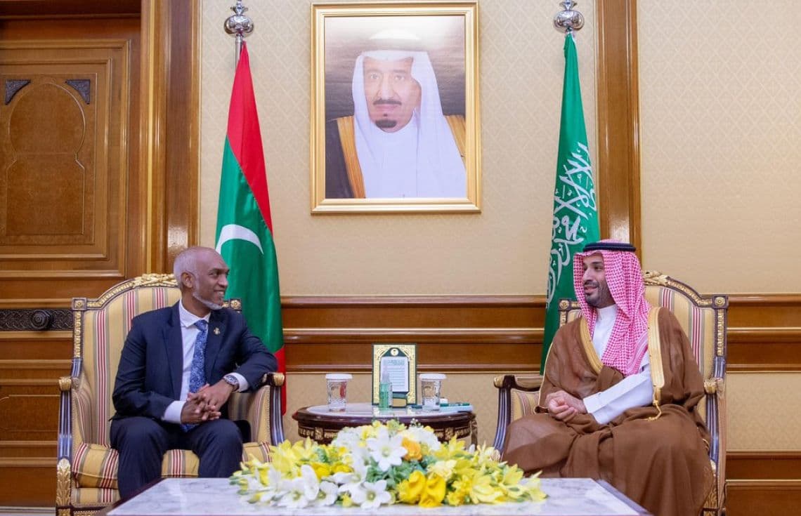 ވަލީއަހުދު އަދި ބޮޑުވަޒީރު މުހައްމަދު ބިން ސަލްމާން، ރައީސުލަޖުމްހޫރިއްޔާ ދެބޭފުޅުން ބައްދަލު ކުރެއްވުން / ފޮޓޯ: ޕީއެސްއެމް ނިއުސް