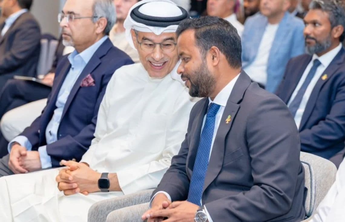 ކުރީގެ މަޝްރޫއުތަކުގެ ކުޑަ އެކުއިޒިޝަން ކޮސްޓާ ޚިލާފަށް، ރަސްމާލެއާއެކު 500 މިލިއަން ޑޮލަރުގެ އެޑްވާންސް އިންވެސްޓްމަންޓެއް ދައުލަތަށް ކަށަވަރުވެގެންދާ އެއްބަސްވުމުގައި އީގަލް ހިލްސް އާއި އެކު ސޮއިކުރުމަށް ބޭއްވި ރަސްމިއްޔާތުގެ ތެރެއިން.