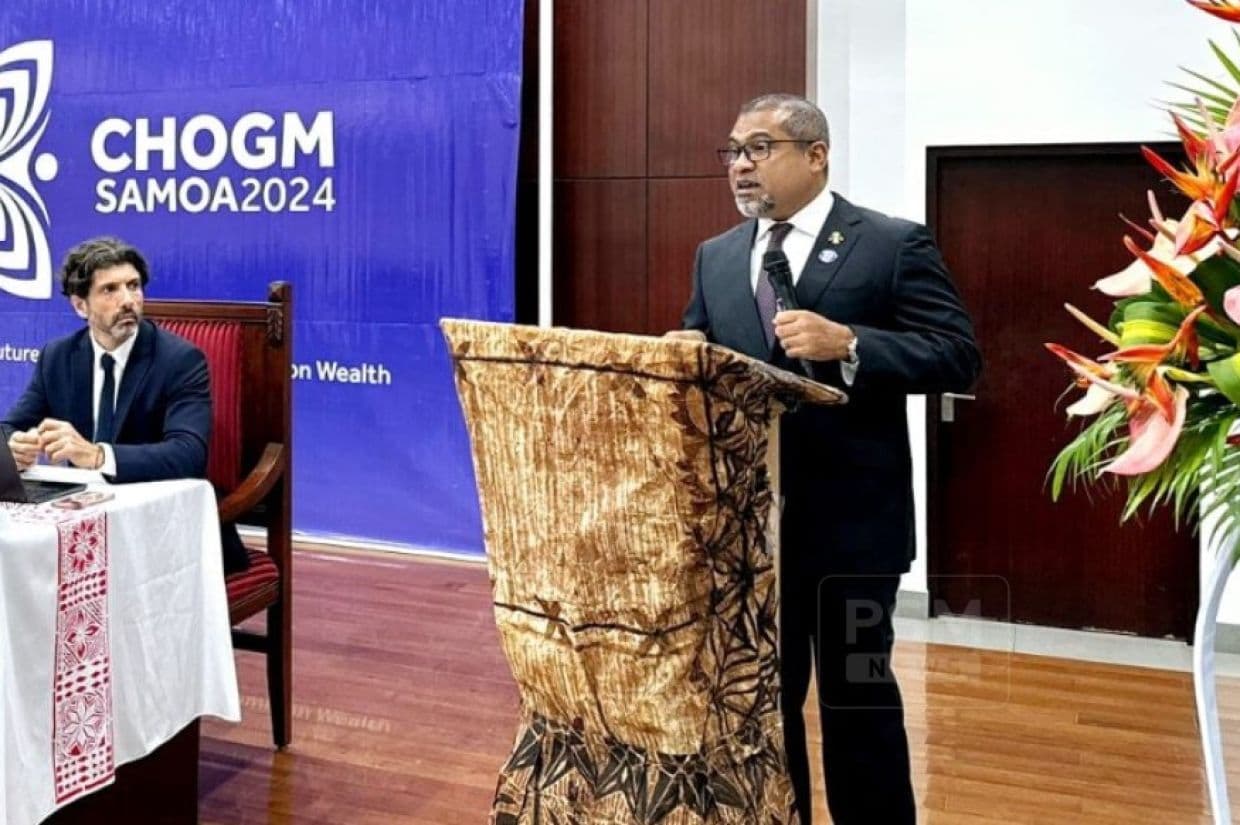 ސަމޯއާގައި ކުރިއަށްދާ ކޮމަންވެލްތު ބައްދަލުވުމުގައި ޚާރިޖީ ވަޒީރު ޑރ. ޢަބްދުﷲ ޚަލީލް ވާހަކަފުޅު ދައްކަވަނީ. / ފޮޓޯ؛ ޕީއެސްއެމް