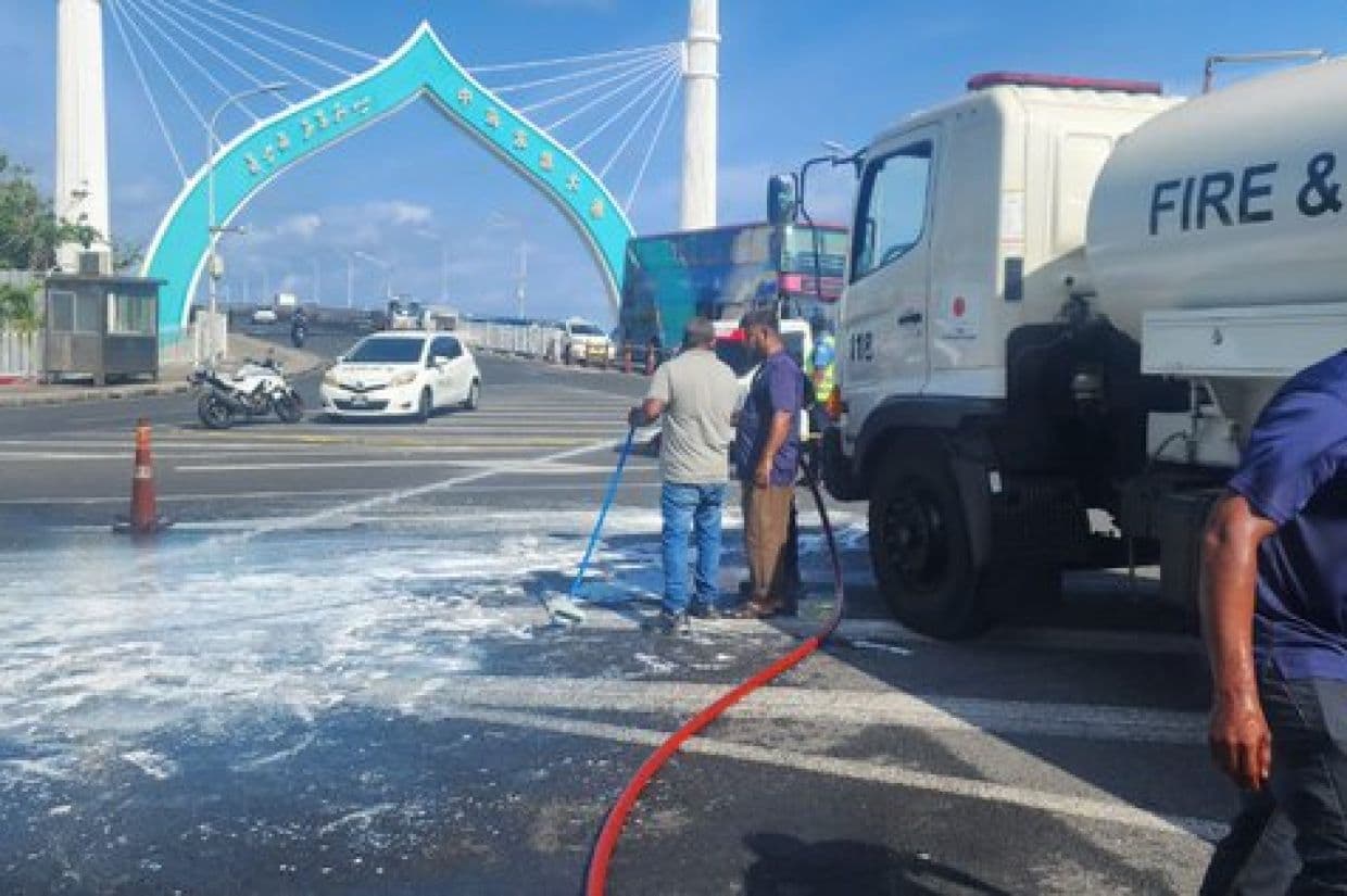 މަގުމައްޗަށް އެޅުނު ކުލަ ސާފުކުރުމުގައި ސިފައިން ހަރަކާތްތެރިވަމުންދަނީ