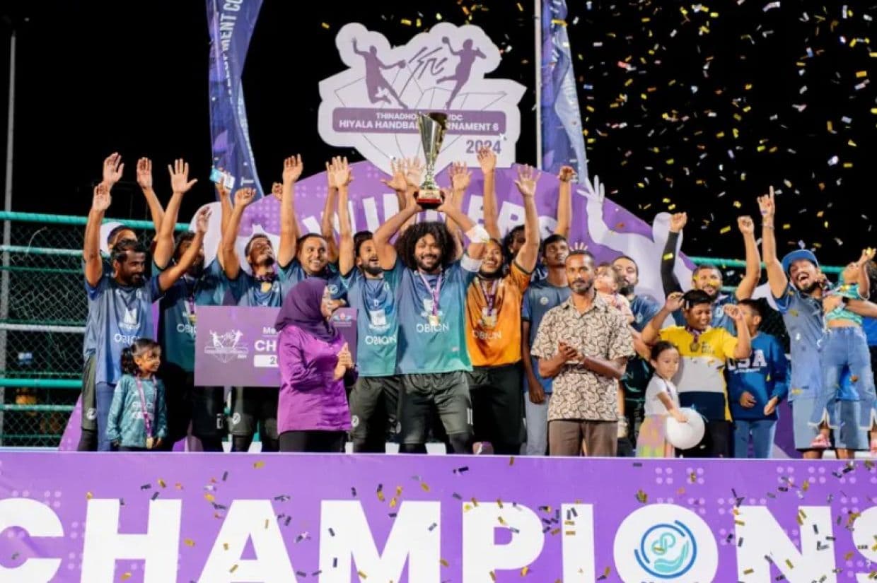 ޕޮލިސް ބަލިކޮށް ޤައުމި ވޮލީ ތަށި ވެމްކޯއިން މިލްކު ކޮށްފި