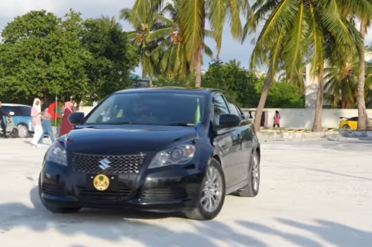 ޢަބްދުއްރަޙީމް ޢަބްދުﷲ ރަސްމީ ޢިއްޒަތުގައި ފޮނަދޫގައި.