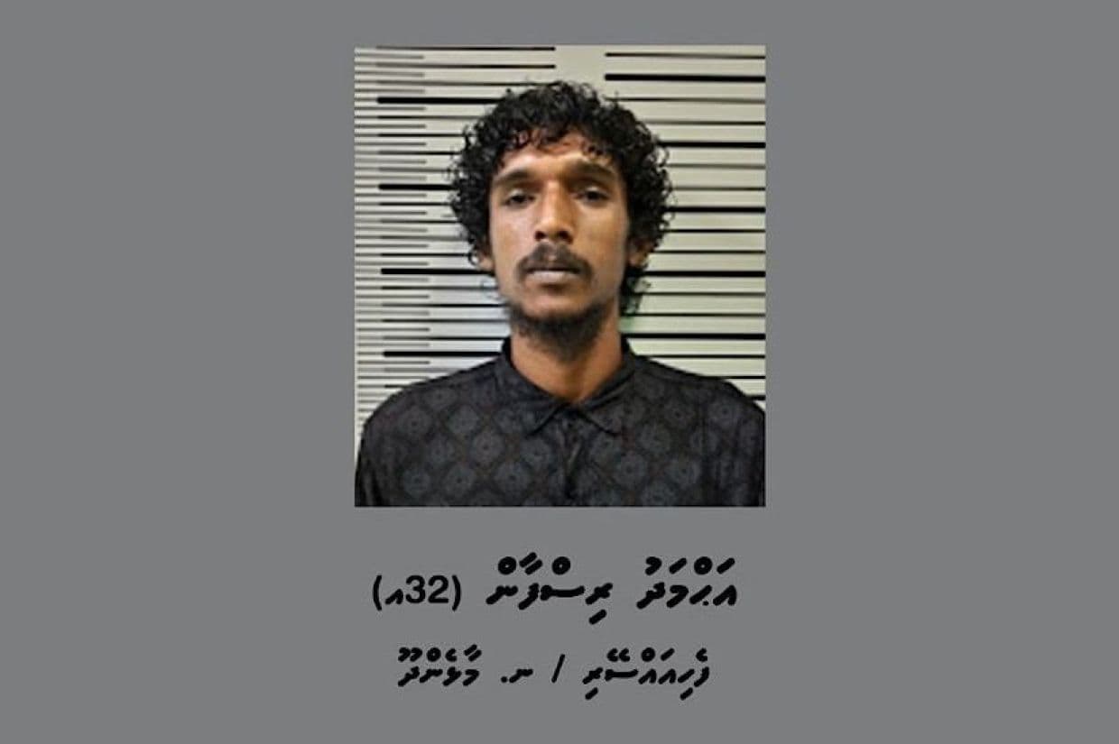 ޓްރާންސްފޯމަރުން ވައްކަން ކުރަން އޭގެ ތެރެއަށް ވަދެ އިންދާ ހައްޔަރު ކުރި މީހާ.