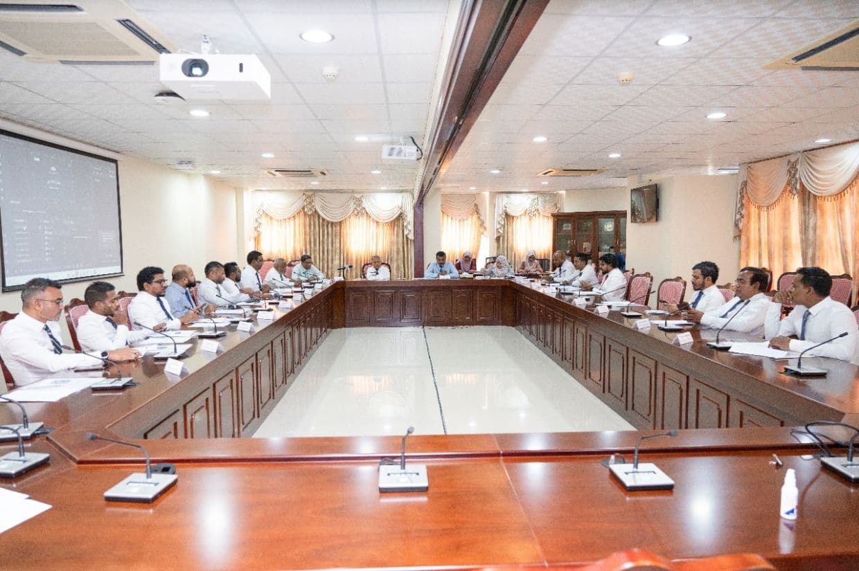 ރައްޔިތުންގެ މަޖިލިހުގެ ބަޖެޓް ދިރާސާ ކުރާ ކޮމިޓީގެ ބައްދަލުވުން. / ފޮޓޯ: މަޖިލިސް