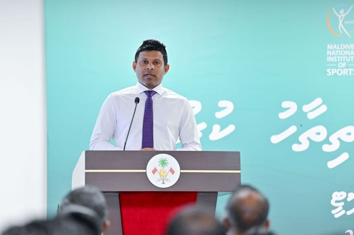 "ހަށިހެޔޮ ރާއްޖެ" ޕްރޮގްރާމް ފެށުމަށް ކުޅުދުއްފުށީގައި ބޭއްވުނު ރަސްމިއްޔާތުގައި ރައީސުލްޖުމްހޫރިއްޔާގެ ނައިބު އަލްއުސްތާޛު ހުސައިން މުޙައްމަދު ލަޠީފް.