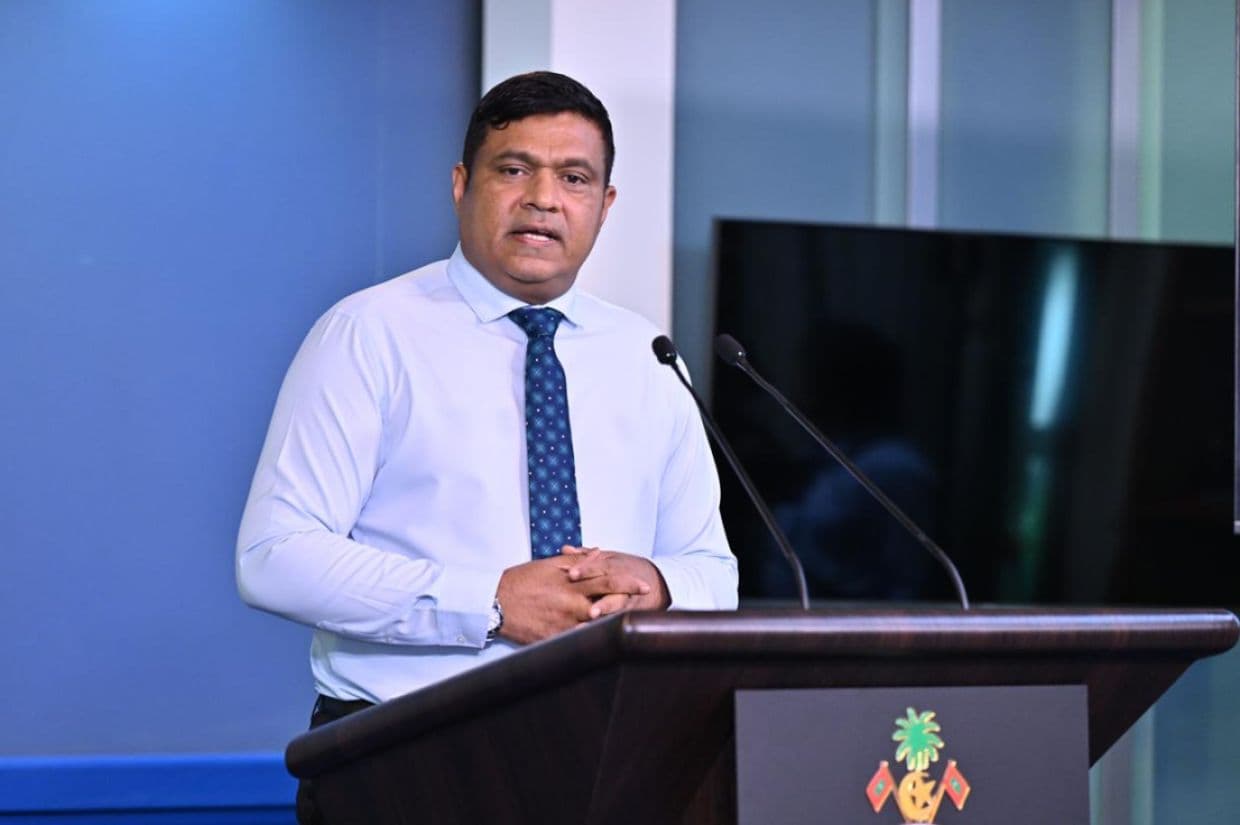 ރައީސް އޮފީހުގައި މިއަދު ބޭއްވި ނޫސްވެރިންގެ ބައްދަލުވުމެއްގައި ވަޒީރު އަމީން ވާހަކަފުޅުދައްކަވަނީ