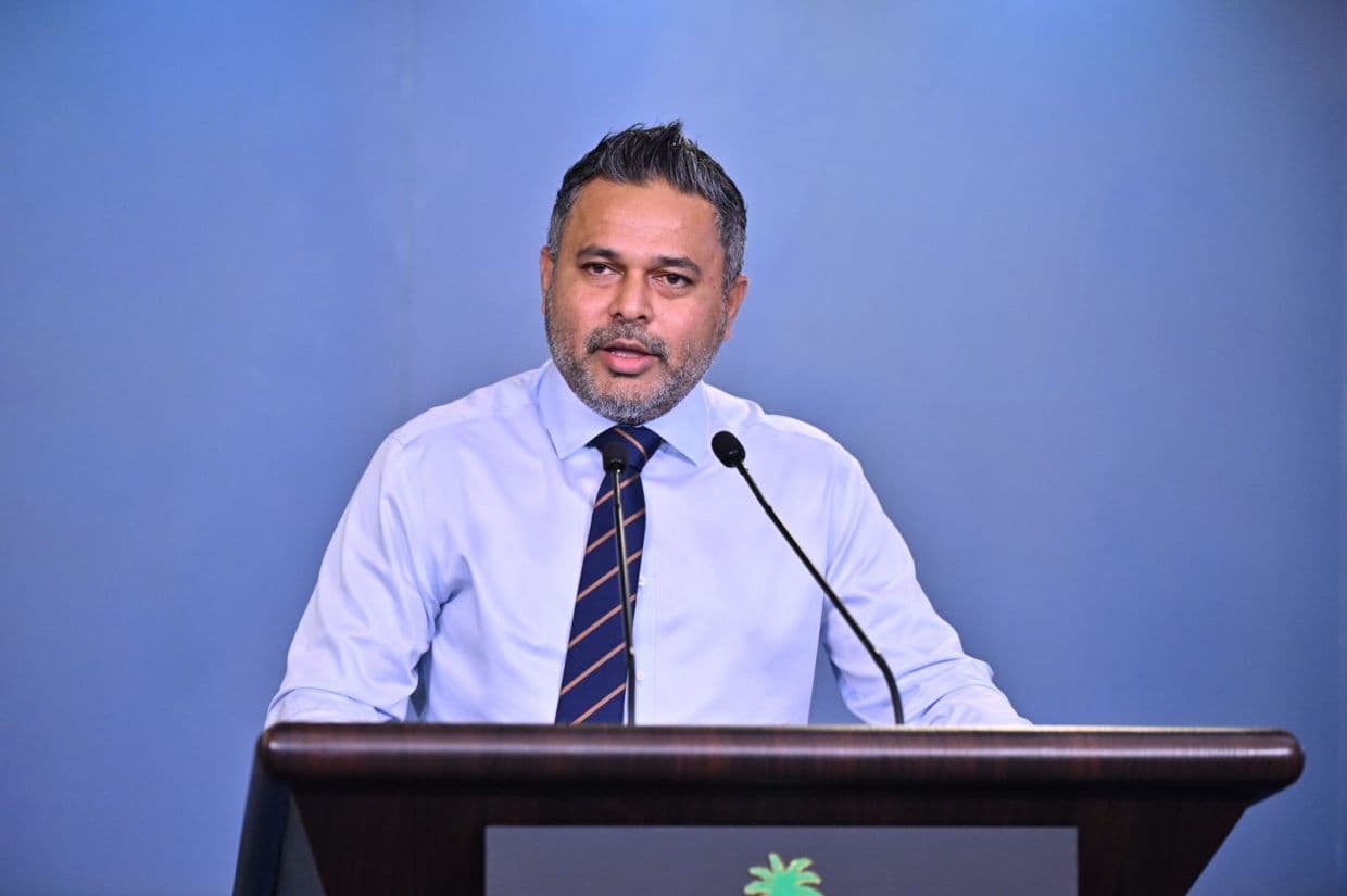 މިނިސްޓަރ ޝިޔާމް ނޫސްވެރިންގެ ބައްދަލުވުމުގައި ވާހަކަ ދައްކަވަނީ. / ފޮޓޯ: ރައީސް އޮފީސް