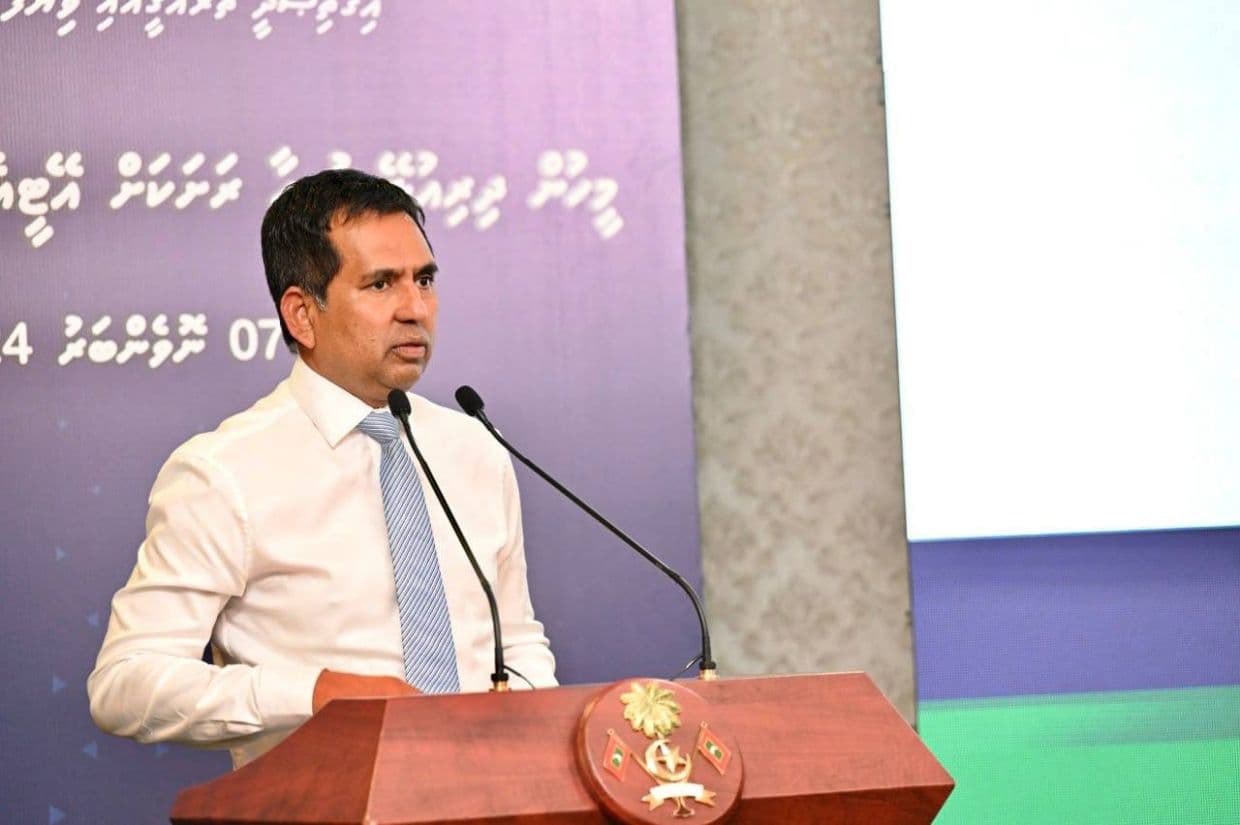 މުޅި ރާއްޖެއަށް ބީއެމްއެލްގެ އޭޓީއެމް ޚިދުމަތް ފޯރުކޮށްދިނުމުގެ މަސައްކަތް އިފްތިތާޙްކުރުމުގެ ރަސްމިއްޔާތުގައި އިކޮނޮމިކް މިނިސްޓަރ މުޙައްމަދު ސަޢީދު ވާހަކަދައްކަވަނީ. / ފޮޓޯ: ރައީސް އޮފީސް