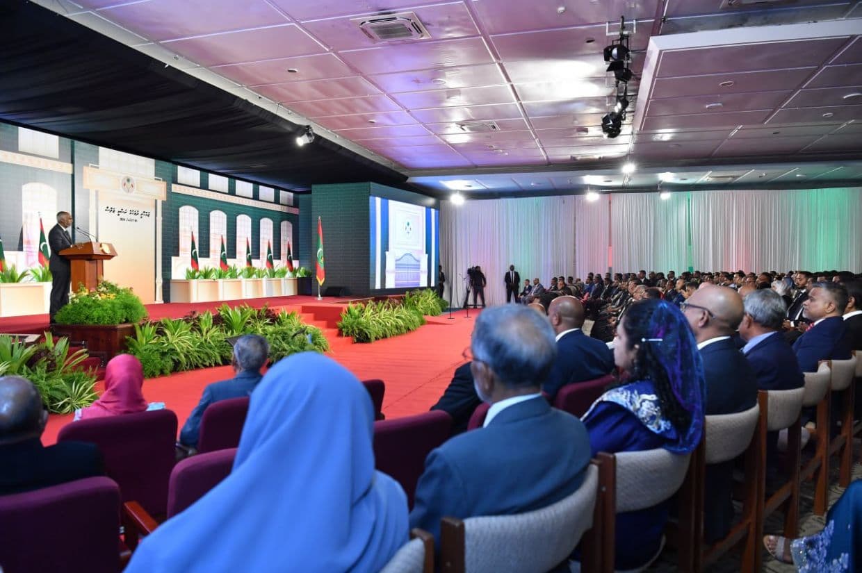 ޖުމްހޫރީ ދުވަހުގެ ރަސްމީ ޖަލްސާގައި ރައީސުލްޖުމްހޫރިއްޔާ ޑރ. މުޙައްމަދު މުޢިއްޒު ވާހަކަފުޅުދައްކަވަނީ. / ފޮޓޯ: ރައީސް އޮފީސް