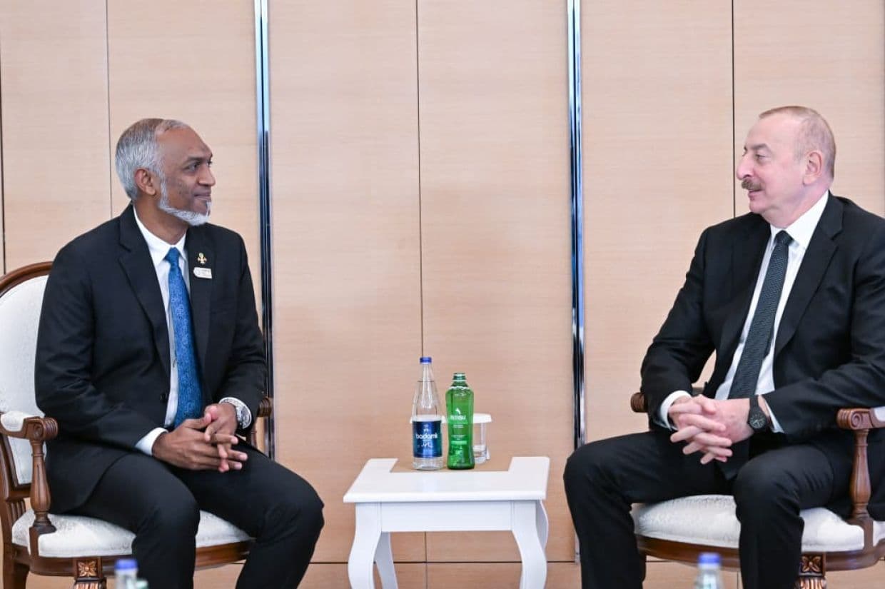 ރައީސުލްޖުމްހޫރިއްޔާ ޑރ. މުޙައްމަދު މުޢިއްޒު އާއި އަޒަރުބައިޖާނުގެ ރައީސް އިލްހާމް އަލިޔޭވް