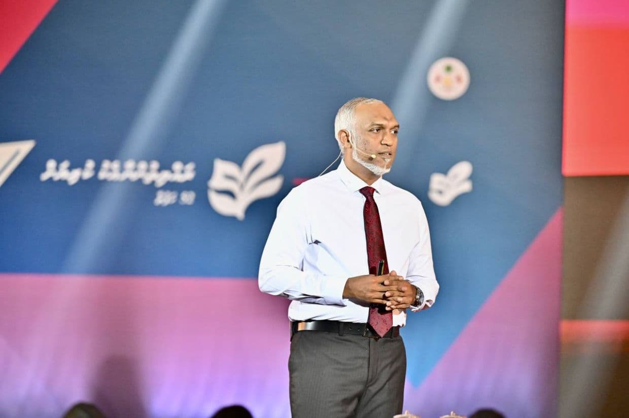 ސަރުކާރަށް އަހަރެއް ފުރުމާ ގުޅޭ ގޮތުން މިރޭ ބޭއްވި ޚާއްސަ ޖަލްސާގައި ރައީސުލްޖުމްހޫރިއްޔާ ޑރ. މުޙައްމަދު މުޢިއްޒު ވާހަކަފުޅުދައްކަވަނީ.