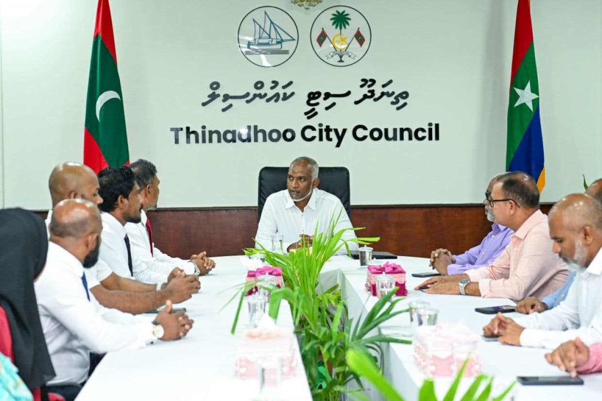 20 ފެބްރުއަރީ 2024 ގައި ރައީސް ޑރ. މުޙައްމަދު މުޢިއްޒު، ތިނަދޫ ސިޓީ ކައުންސިލާ ބައްދަލުކުރެއްވުން. / ފޮޓޯ: ރައީސް އޮފީސް