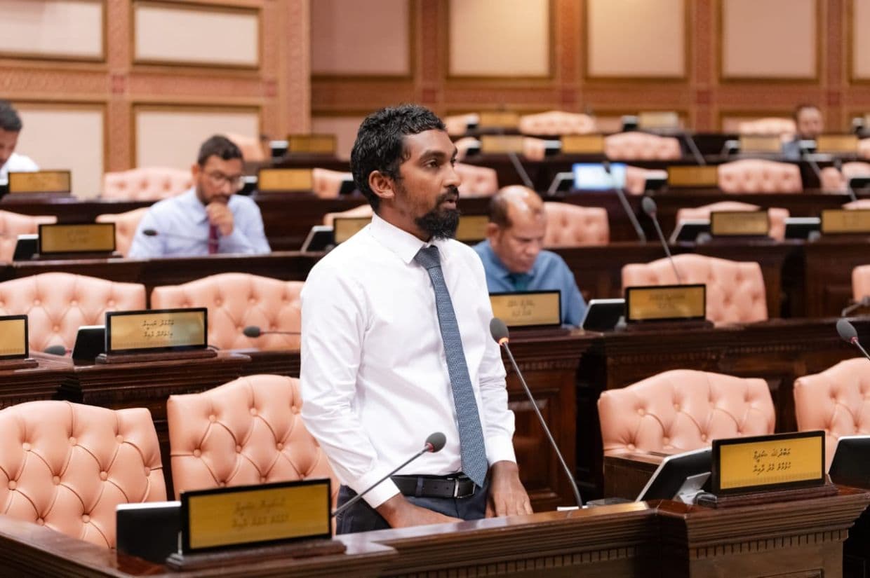ހުޅުމާލޭ މެދު ދާއިރާގެ މެންބަރު އަބްދުﷲ ޝަޒީމް - ފޮޓޯ: މަޖިލިސް