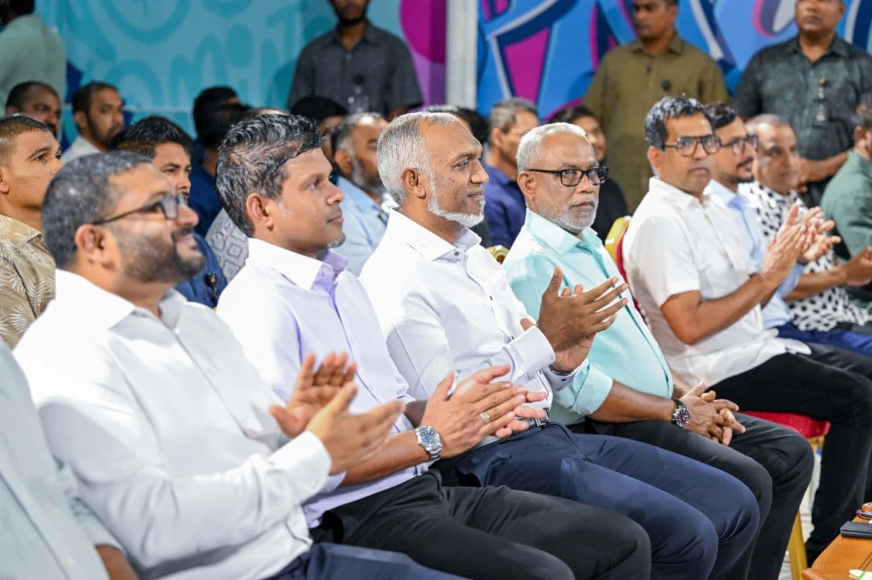 ޕީއެންސީ ޖަލްސާއެއްގައި ރައީސުލްޖުމްހޫރިއްޔާއާއި ޕާޓީގެ މެމްބަރުން. / ފޮޓޯ: ޕީއެންސީ