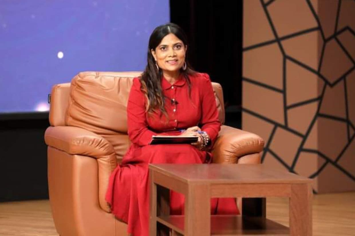 މޯލްޑިވްސް ބްރޯޑްކާސްޓިން ކޮމިޝަންގެ ރައީސް މަރްޔަމް ވަހީދާ - ބްރޯޑްކާސްޓް ކުރާއިރު ސުލޫކީ މިންގަނޑު ހިފެހެއްޓުމަށް ބްރޯޑްކޮމުން ވަނީ މިއަދު އިލްތިމާސް ކޮށްފައި.