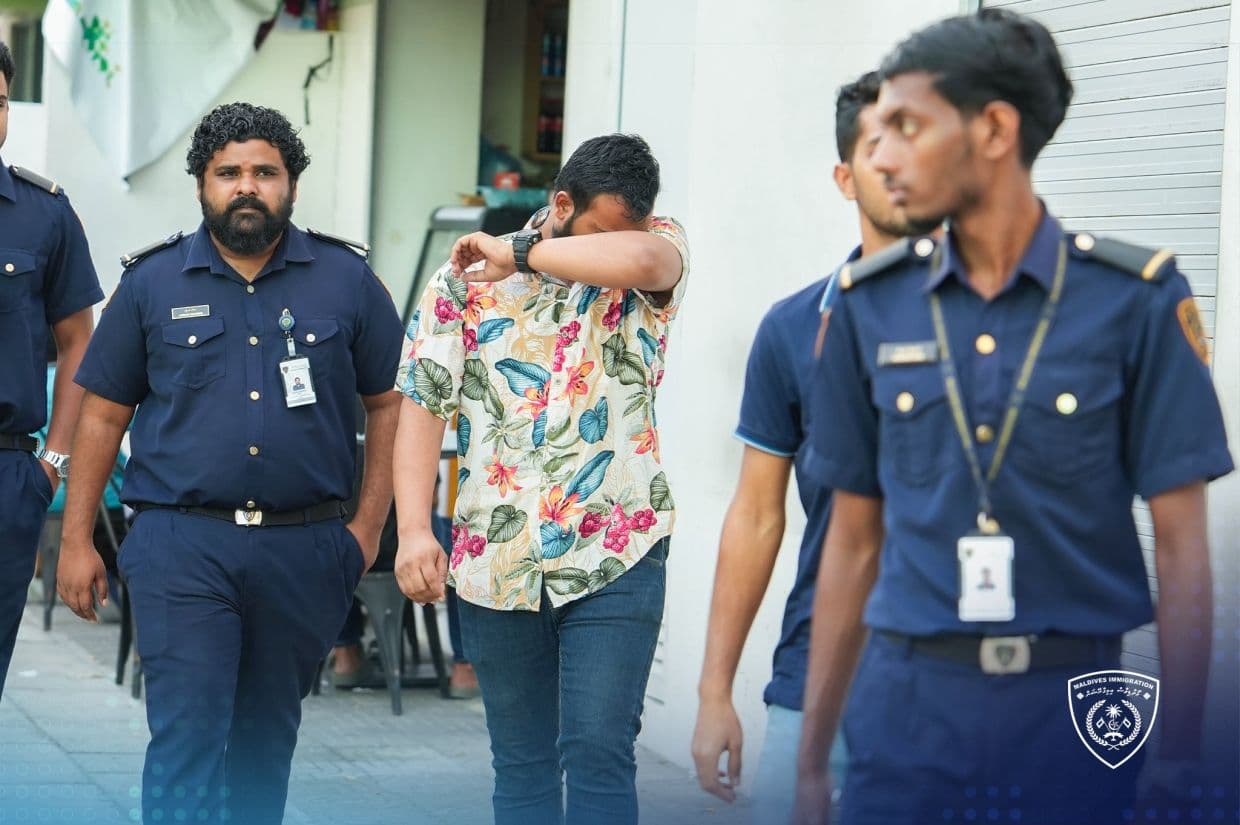 މިއަދު އިމިގްރޭޝަނުން ކުރިއަށް ގެންދިޔަ ރެއިޑްގެ ތެރެއިން / ފޮޓޯ: އިމިގްރޭޝަން