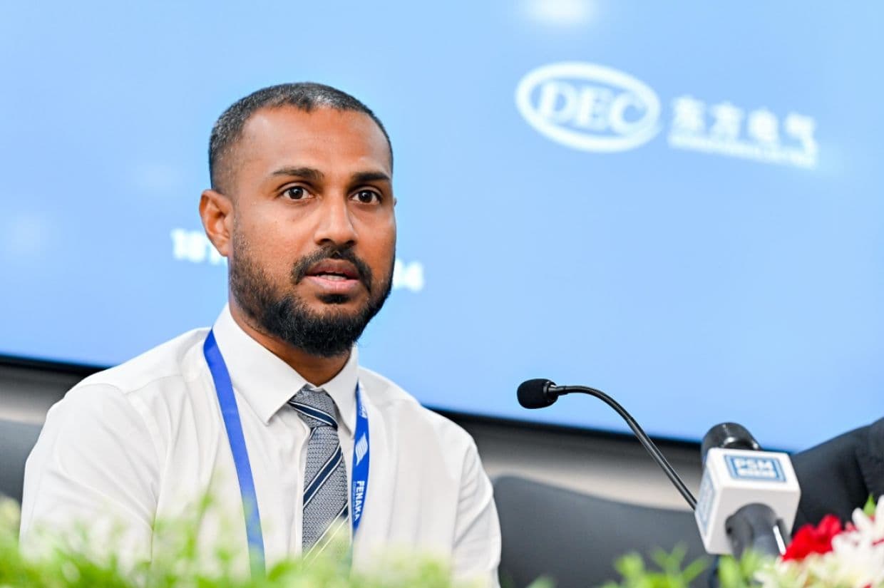 ފެނަކަ މެނޭޖިންގ ޑިރެކްޓަރ މުއާޒް މުޙައްމަދު ރަޝީދު. / ފޮޓޯ: މިހާރު