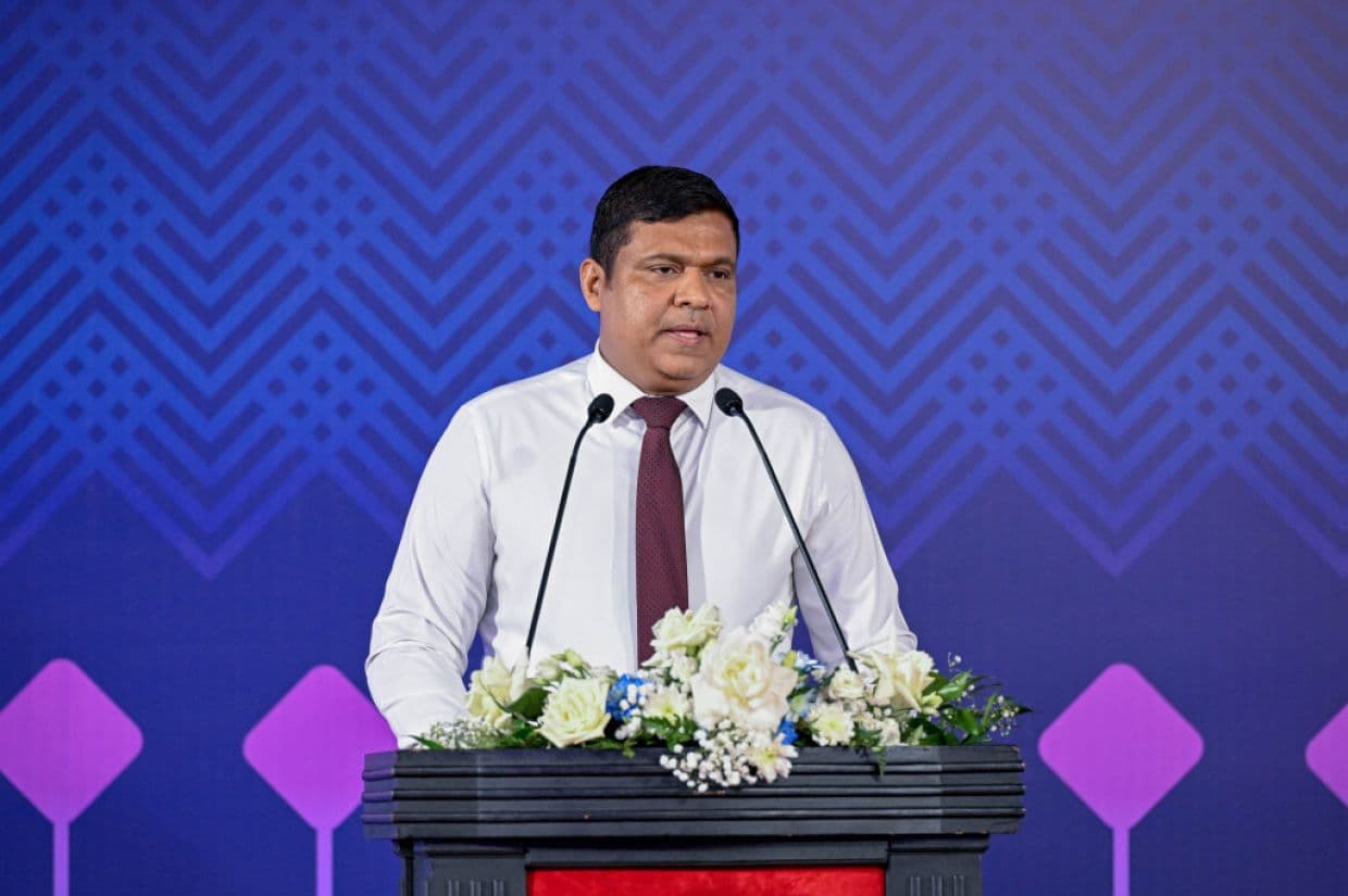 ދަތުރުފަތުރާއި މަދަނީ އުދުހުންތަކާއި ބެހޭ ވަޒީރު މުހައްމަދު އަމީން