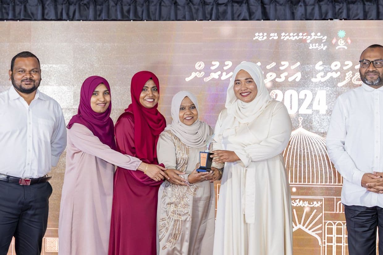އިސްލާމިކް މިނިސްޓްރީގެ މުވައްޒަފުންގެ އަގުވަޒަން ކުރުމުގެ ރަސްމިއްޔާތުގެ ތެރެއިން. / ފޮޓޯ: މިނިސްޓްރީ