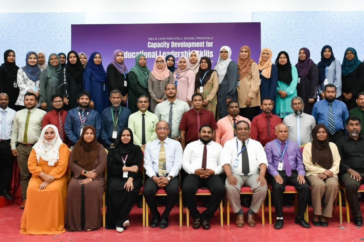 ބ އަދި ޅ އަތޮޅުގެ ސްކޫލުތަކުގެ އިސްވެރީންނަށް ކުރިއަށްގެންދާ ލީޑަރޝިޕް ވޯކްޝޮޕް. / ފޮޓޯ: އެޑިއުކޭޝަން މިނިސްޓްރީ