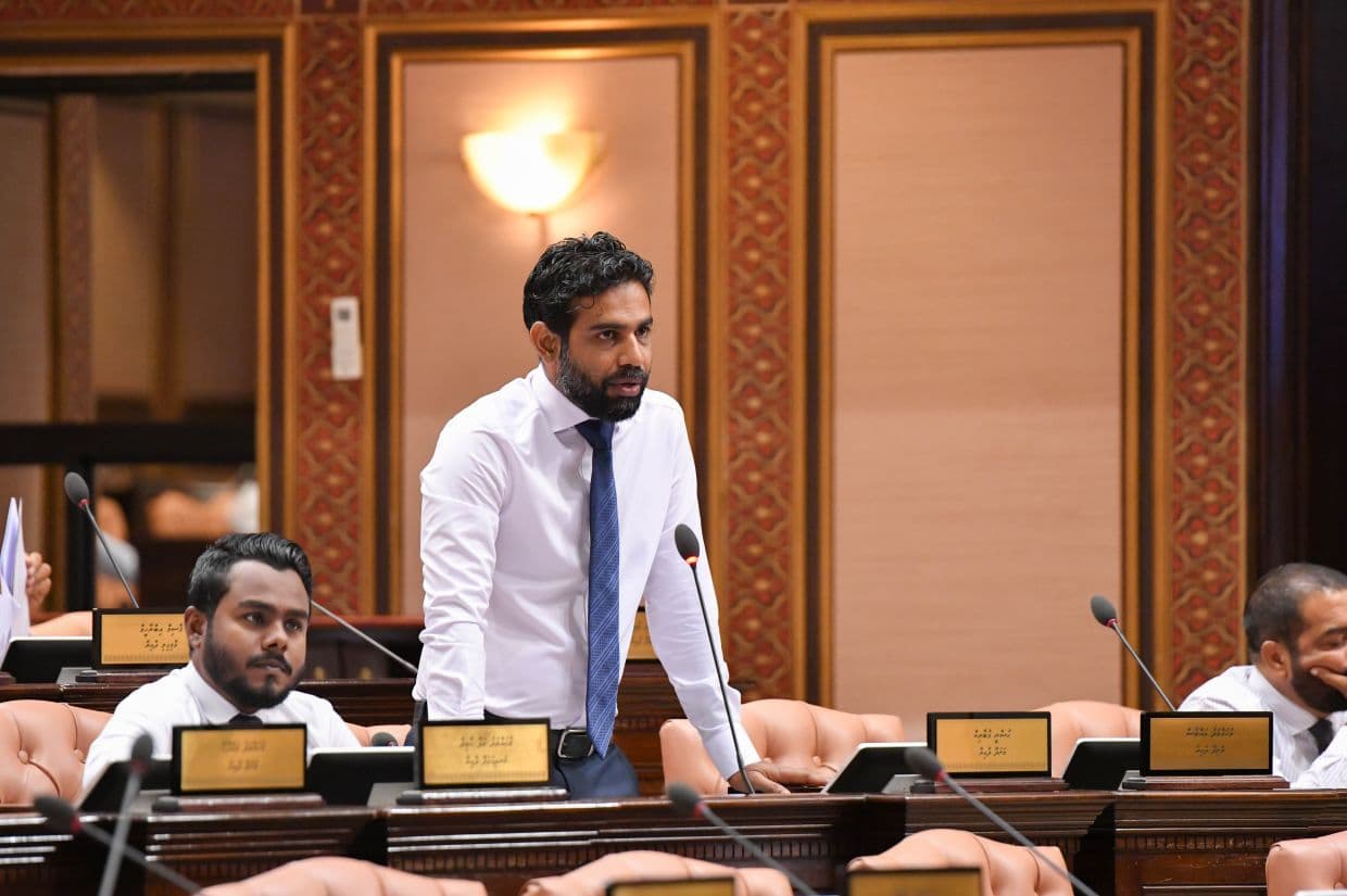 މަނަދޫ ދާއިރާގެ މެންބަރު ހުސްނީ މުބާރިކް