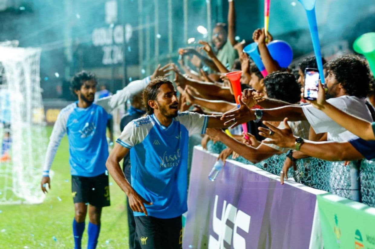 މާފުށި ކުޅުންތެރިން އުފާ ފާޅުކުރަނީ.
