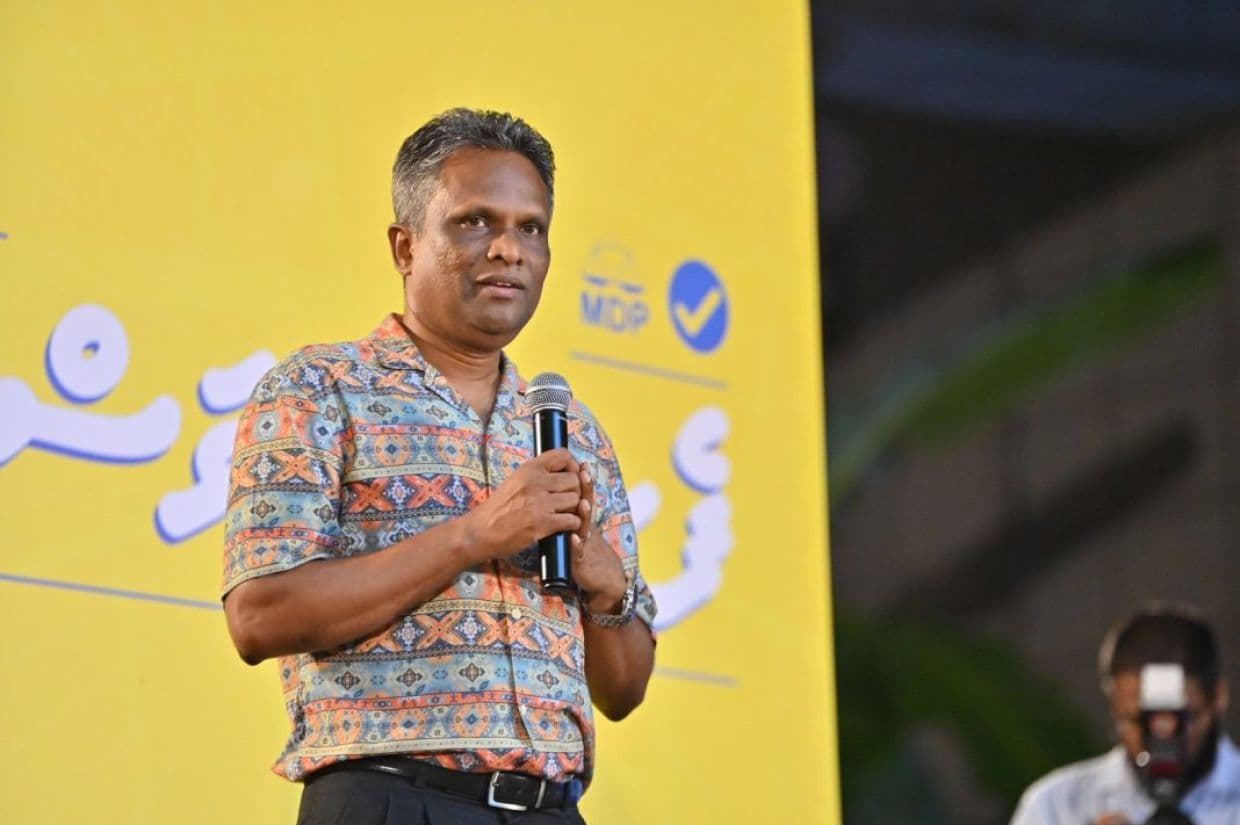 މޭޔަރު އާދަމް އާޒިމް އެމްޑީޕީގެ ޖަލްސާއެއްގައި ވާހަކަފުޅު ދައްކަވަނީ. "ޤާނޫނު އަސާސީގެ ދިފާޢުގައި" މި ނަމުގައި އެމްޑީޕީއިން ބާއްވަން ރާވާފައިވާ ޖަލްސާގައި އާޒިމް ބައިވެރިވެވަޑައިނުގަންނަވާނެ.