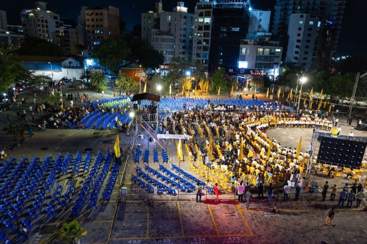އެމްޑީޕީގެ ބޮޑު ޖަލްސާގެ ތެރެއިން. 1700 ގޮނޑި ޖެހިއިރު އައީ މަދު ބަޔަކު.