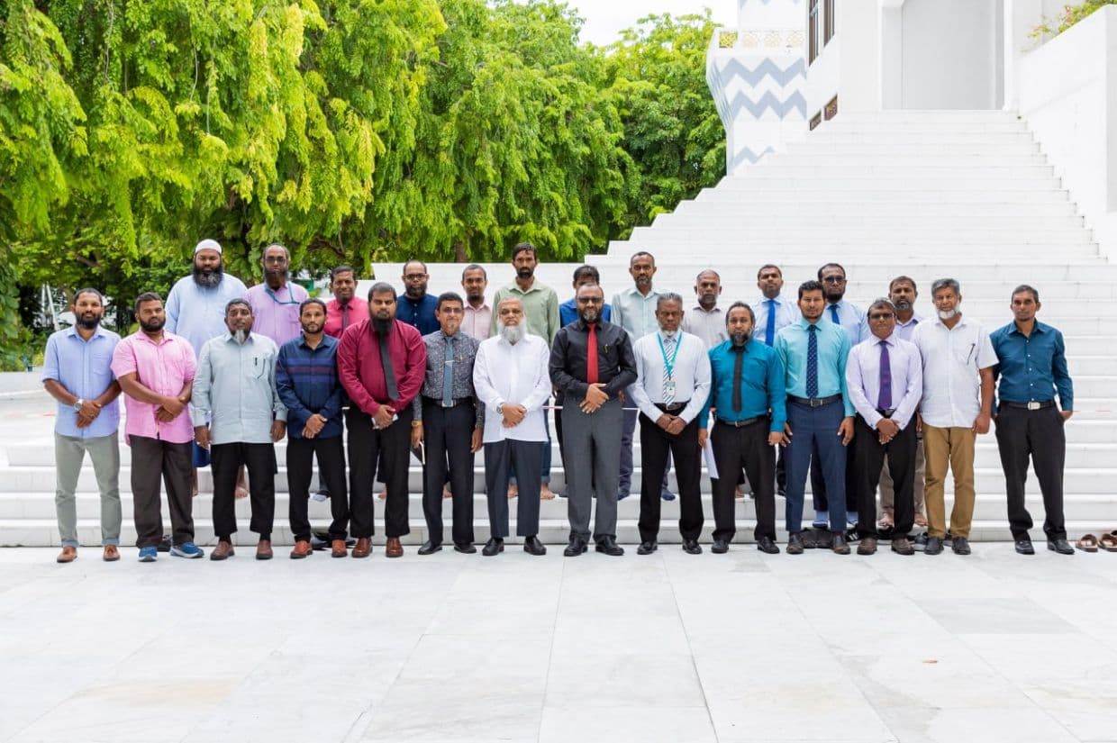 އިސްލާމިކް މިނިސްޓަރު ޝަހީމް ރާއްޖޭގެ ބައެއް އިމާމުންނާ އެކު / ފޮޓޯ: އިސްލާމިކް މިނިސްޓްރީ